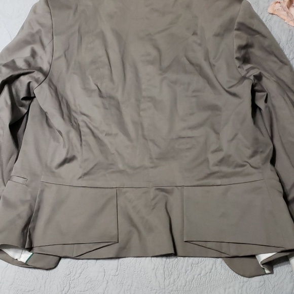 Jacket - Picture 4 of 4